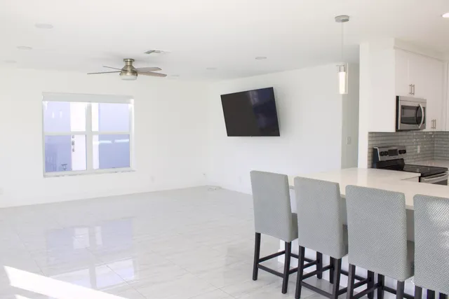 $4,700 | 517 Northwest 52nd Street, Boca Raton, FL 33487