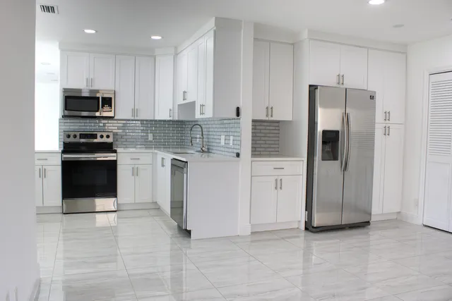 $4,700 | 517 Northwest 52nd Street, Boca Raton, FL 33487