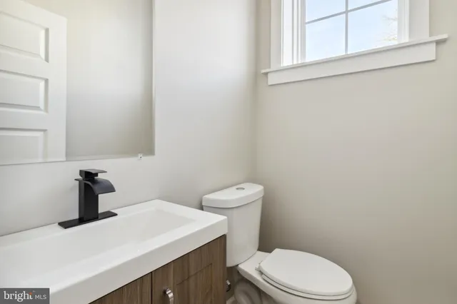 $250,000 | 4033 Park Heights Avenue, Baltimore, MD 21215