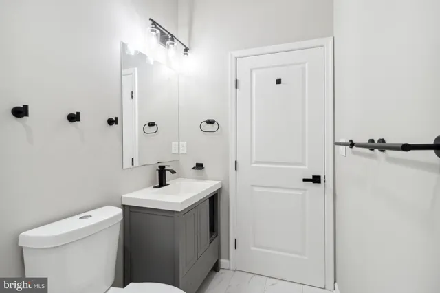 $250,000 | 4033 Park Heights Avenue, Baltimore, MD 21215