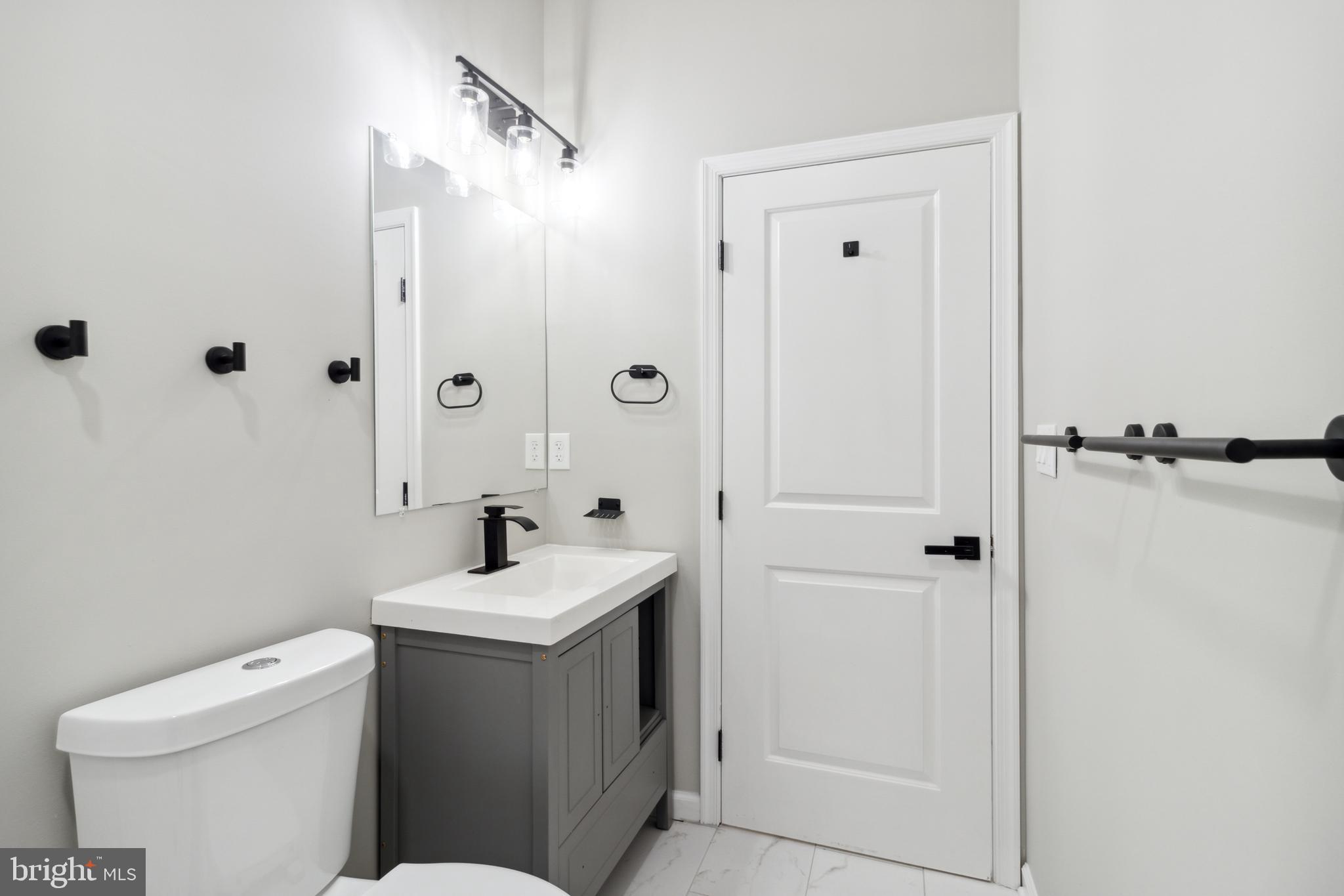 4033 Park Heights Avenue Baltimore, MD 21215 - Photo 18 of 41 Master Bathroom