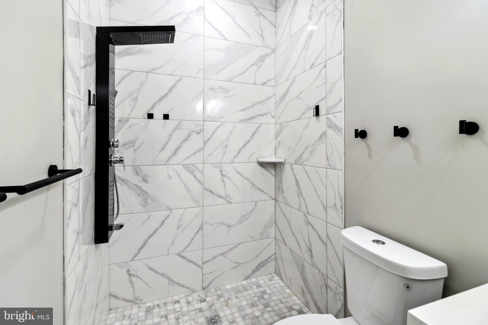 4033 Park Heights Avenue Baltimore, MD 21215 - Photo 19 of 41 Master Bathroom