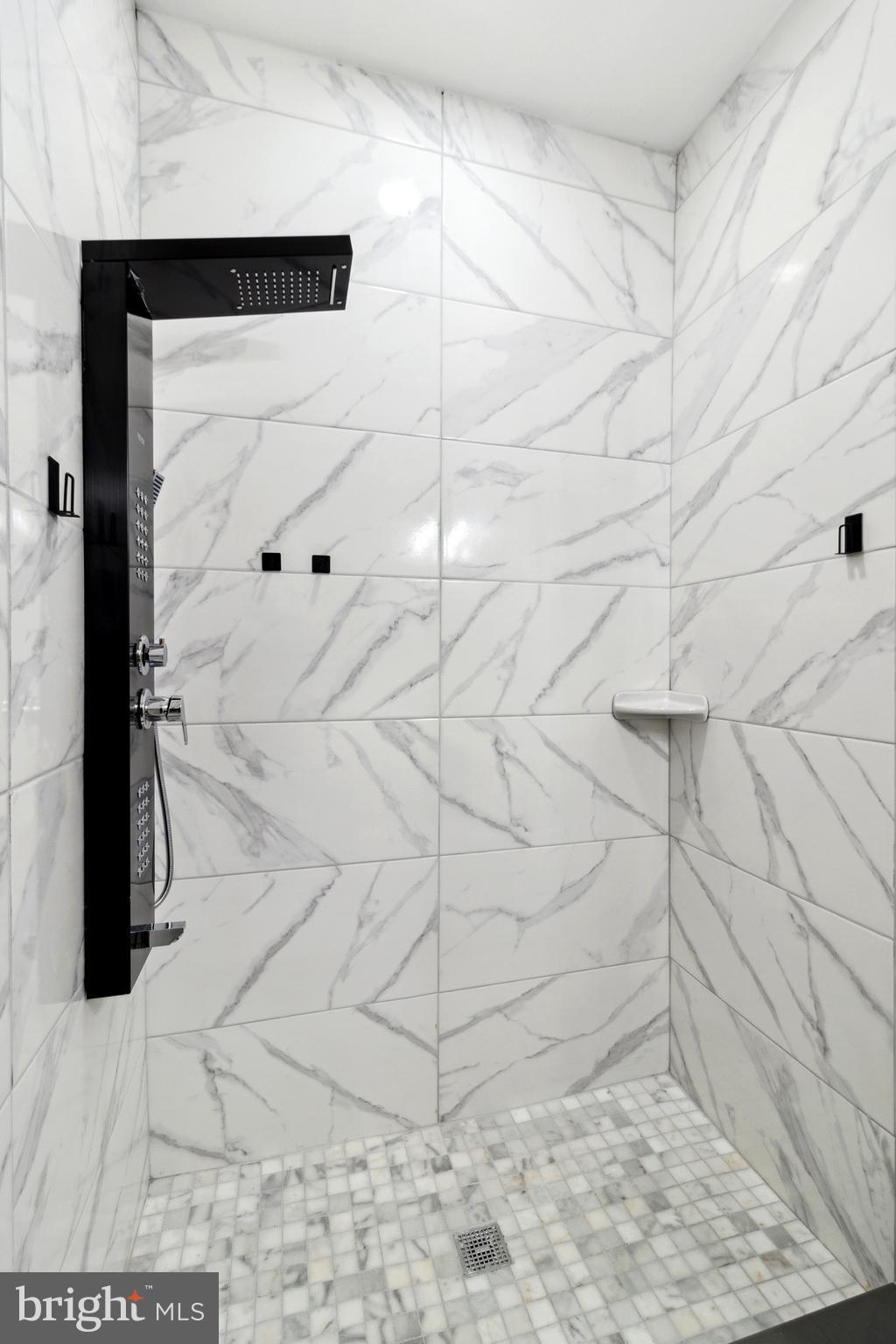 4033 Park Heights Avenue Baltimore, MD 21215 - Photo 20 of 41 Master Bathroom