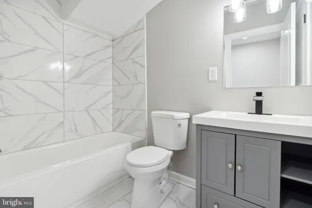 $250,000 | 4033 Park Heights Avenue, Baltimore, MD 21215