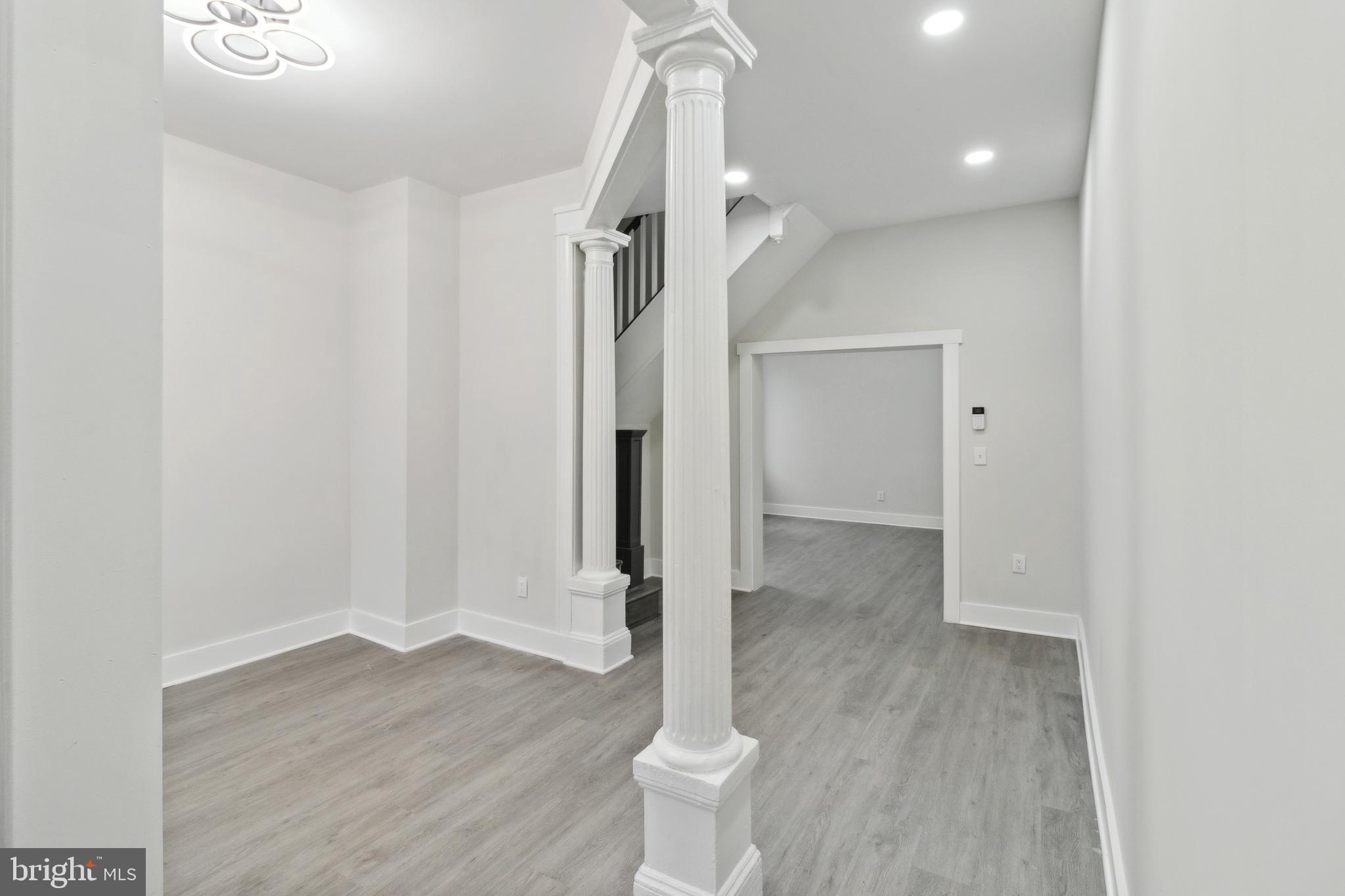 4033 Park Heights Avenue Baltimore, MD 21215 - Photo 4 of 41 Foyer/Entrance