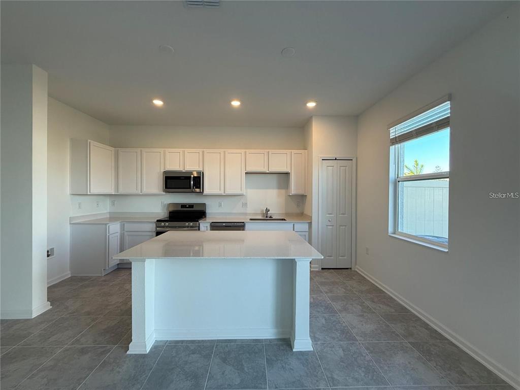 2533 Skyline Loop Kissimmee, FL 34758 - Photo 5 of 21