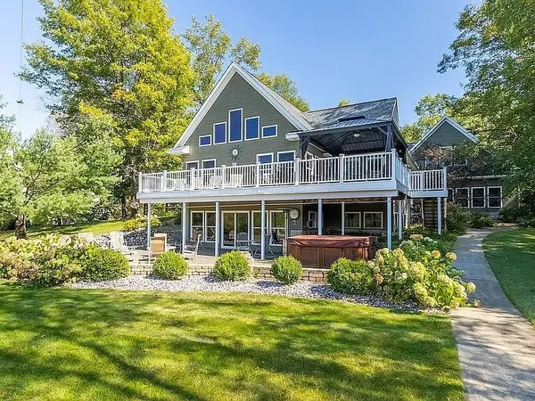$799,900 | 3518 East Long Lake Road, Harrison, MI 48625