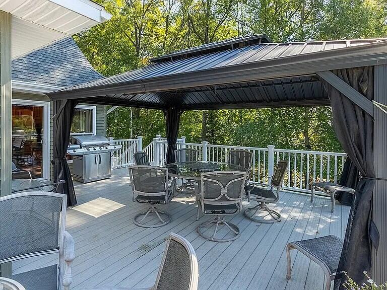 3518 East Long Lake Road Harrison, MI 48625 - Photo 74 of 97 Back Deck 2