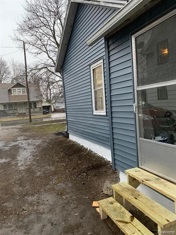 518 North Locust Street Adrian, MI 49221 - Photo 2 of 13