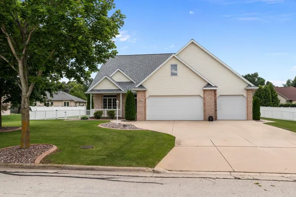 $575,000 | 3152 Savanna Way, Green Bay, WI 54311