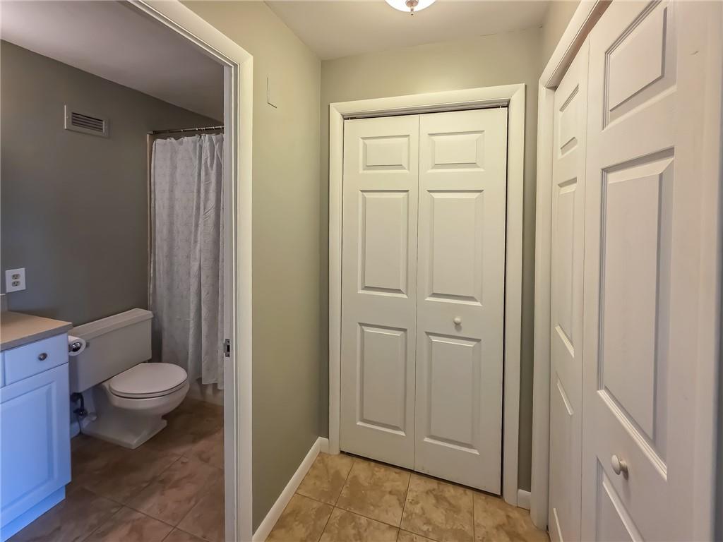 1160 Bower Hill Road, Unit 700C Pittsburgh, PA 15243 - Photo 23 of 35 a bathroom with a toilet