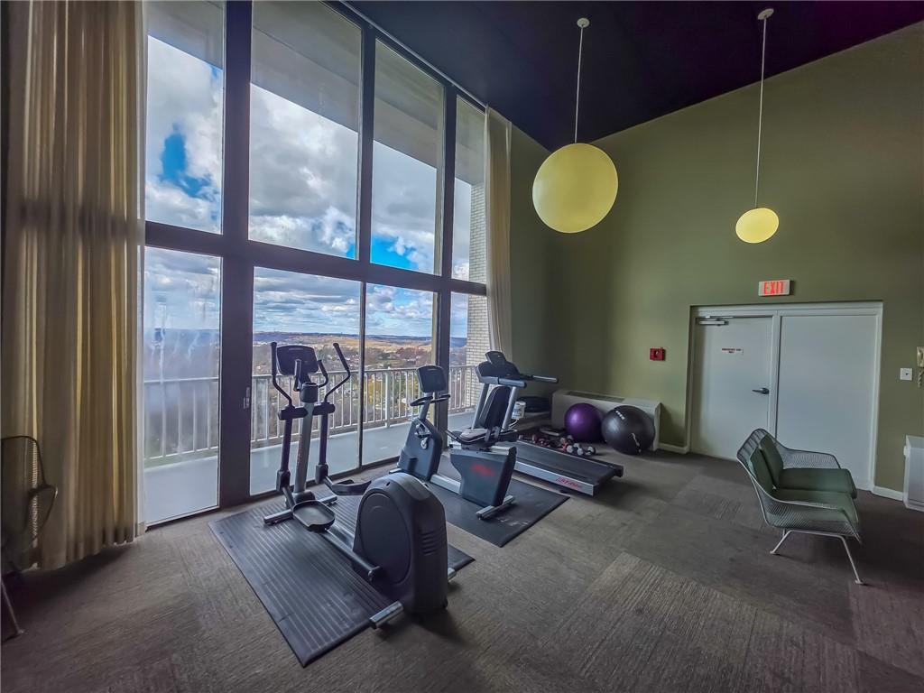 1160 Bower Hill Road, Unit 700C Pittsburgh, PA 15243 - Photo 29 of 35 a living room with furniture