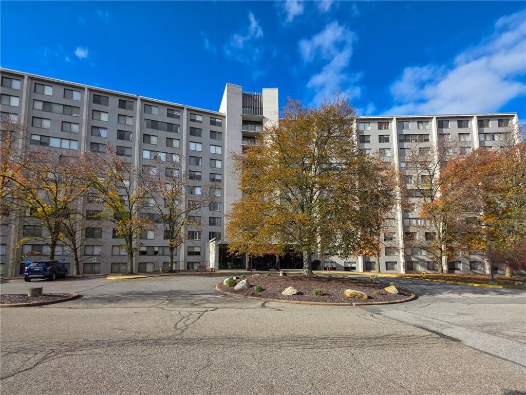 1160 Bower Hill Road, Unit 700C Pittsburgh, PA 15243 - Photo 3 of 35 front view of a building