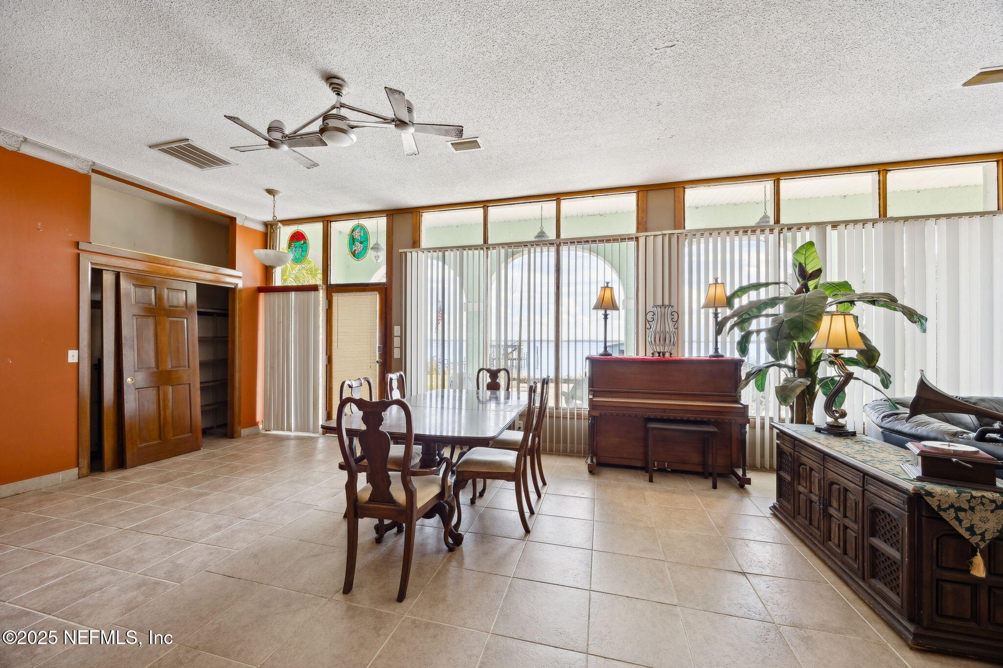 259 South Prospect Street Crescent City, FL 32112 - Photo 35 of 63 a very nice looking living room with a large window