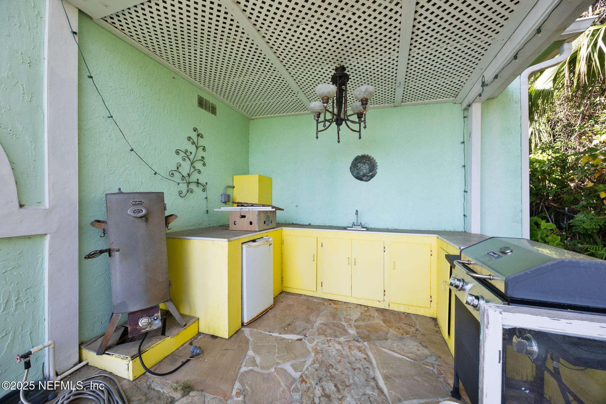 259 South Prospect Street Crescent City, FL 32112 - Photo 43 of 63 a view of a room with window