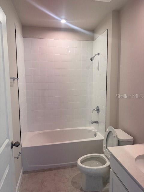 347 Biltmore Boulevard Dundee, FL 33838 - Photo 8 of 18 a bathroom with a bathtub and a toilet