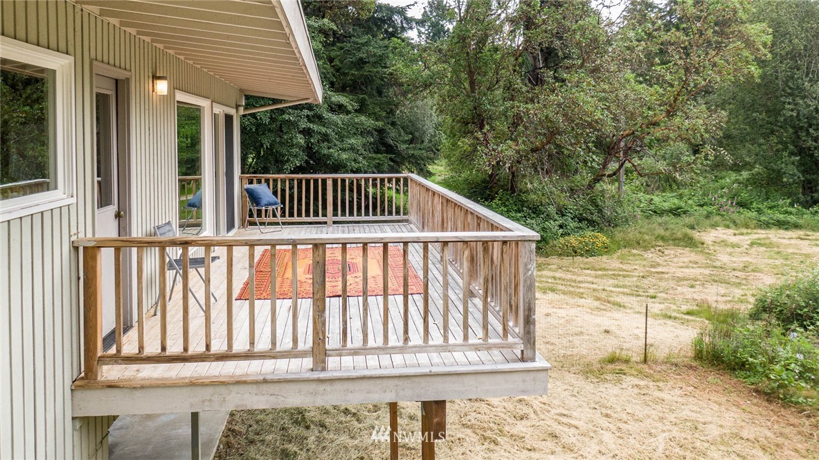 21429 Monument Road Southwest Vashon, WA 98070 - Photo 13 of 37 a view of a balcony