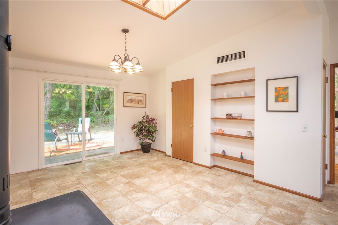21429 Monument Road Southwest Vashon, WA 98070 - Photo 26 of 37 a very nice looking room with a large window