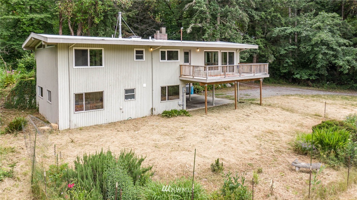 21429 Monument Road Southwest Vashon, WA 98070 - Photo 33 of 37 a house with trees in the background