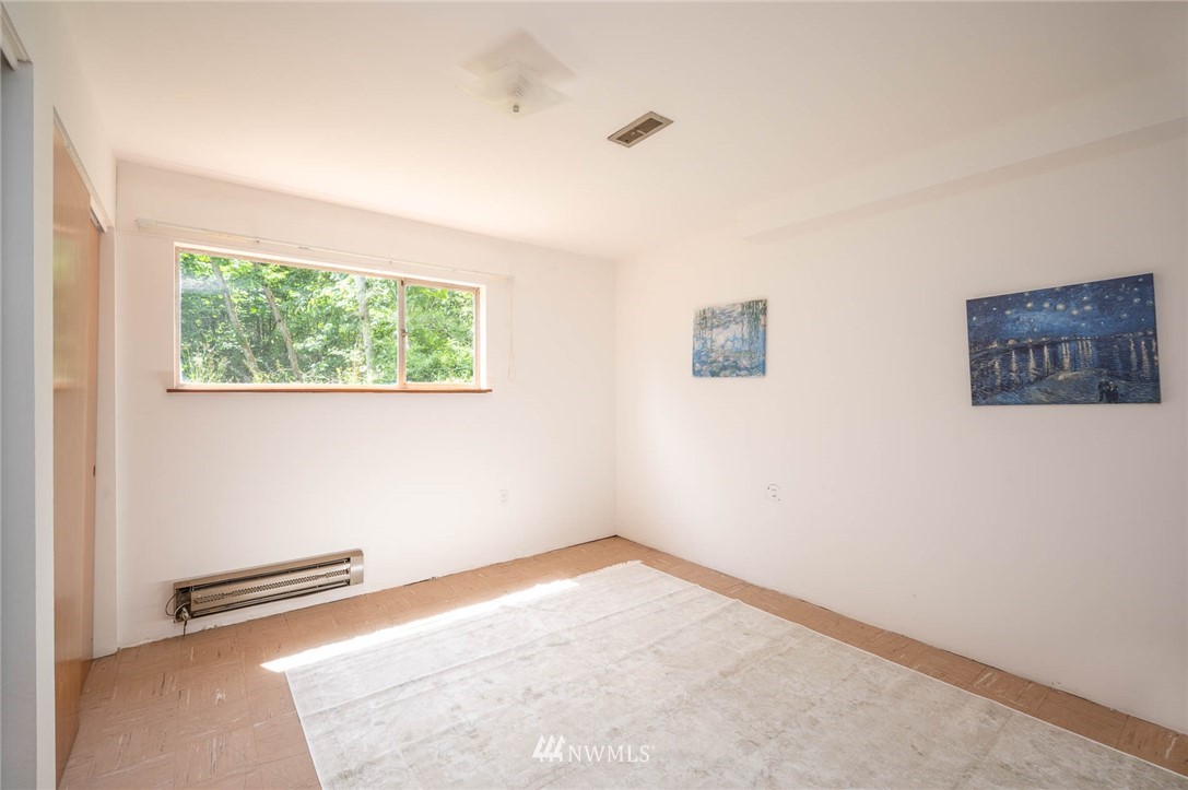 21429 Monument Road Southwest Vashon, WA 98070 - Photo 36 of 37 an empty room with a workbench