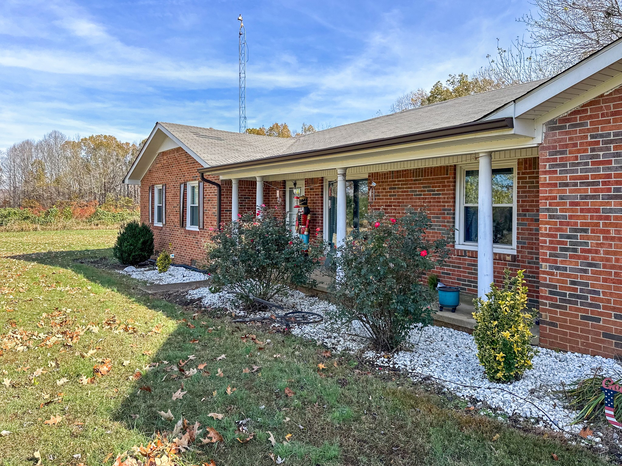 1900 Guthrie Road Paris, TN 38242 - Photo 2 of 36 a front view of house with yard