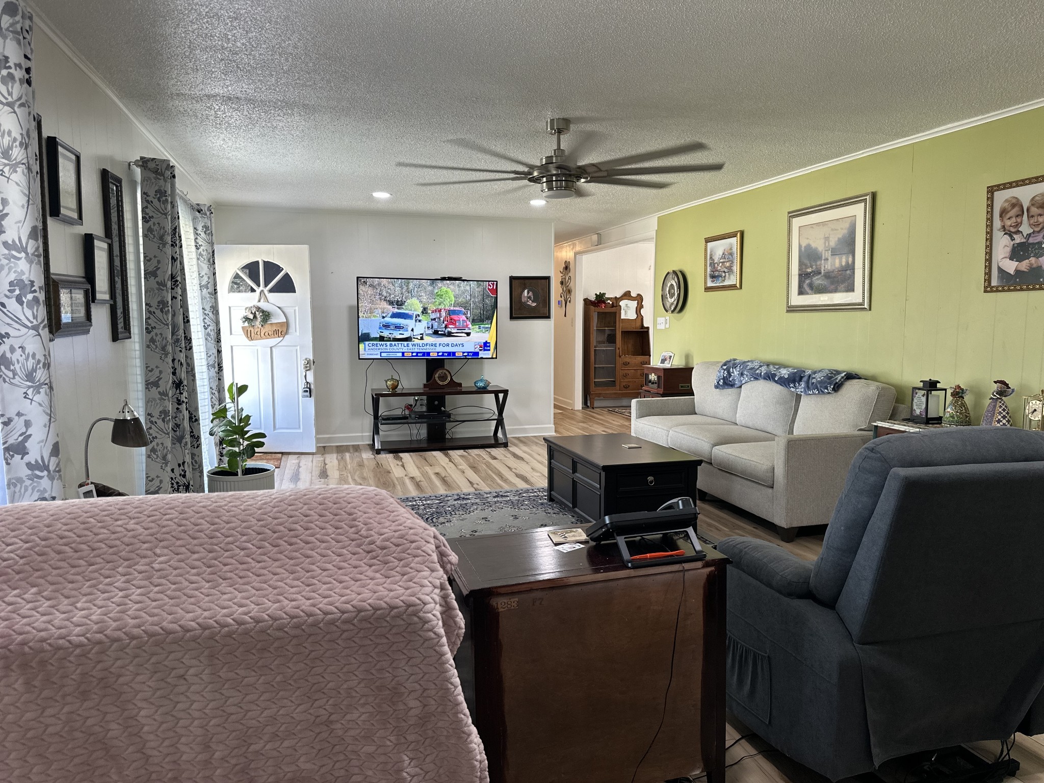 1900 Guthrie Road Paris, TN 38242 - Photo 5 of 36 a living room with furniture and a flat screen tv