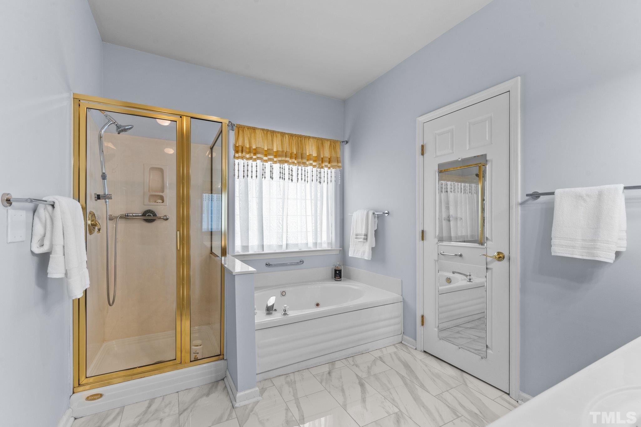 10507 Dapping Drive Raleigh, NC 27614 - Photo 20 of 38 a spacious bathroom with a bathtub and shower