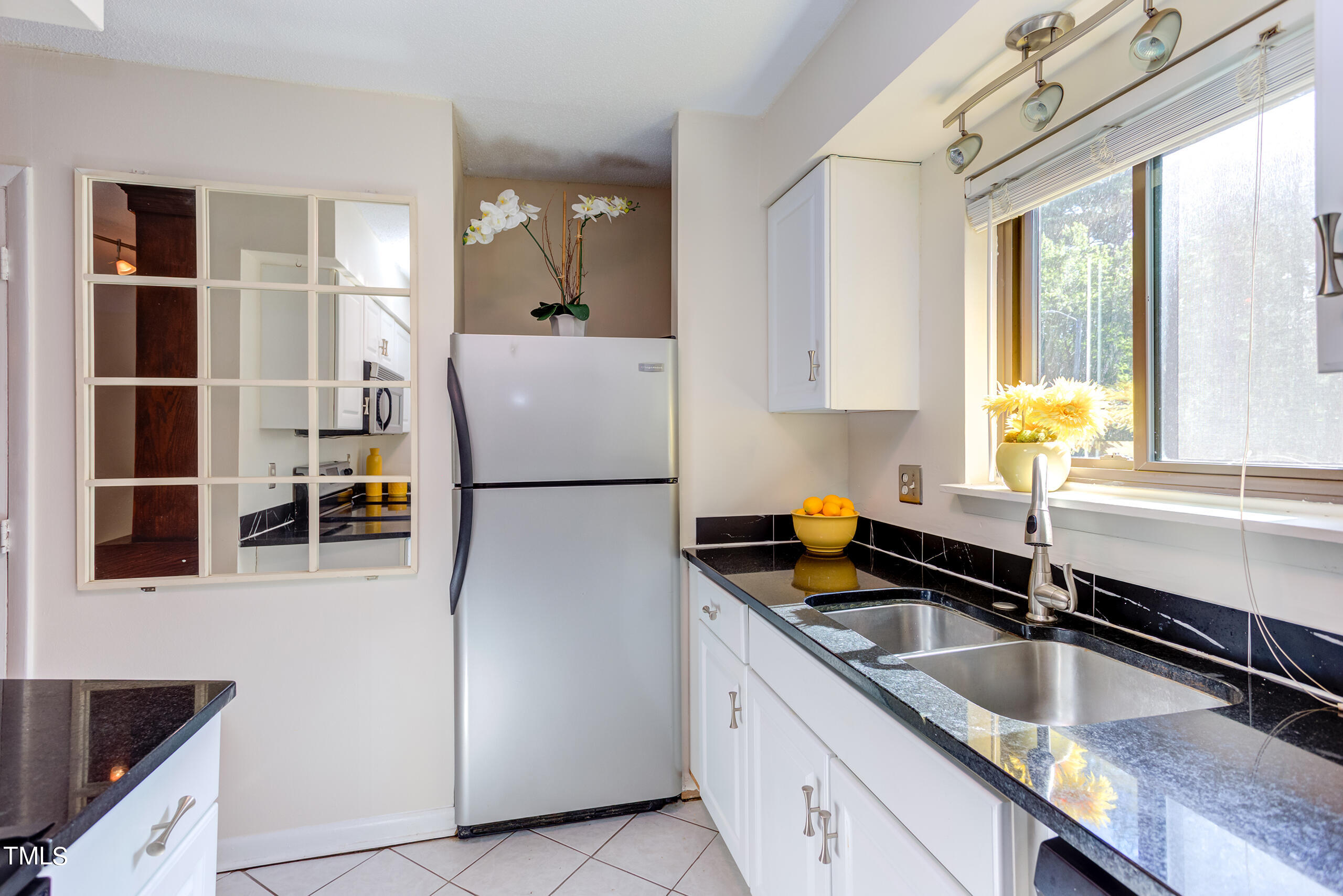 616 Pine Ridge Place Raleigh, NC 27609 - Photo 6 of 32 Kitchen 2