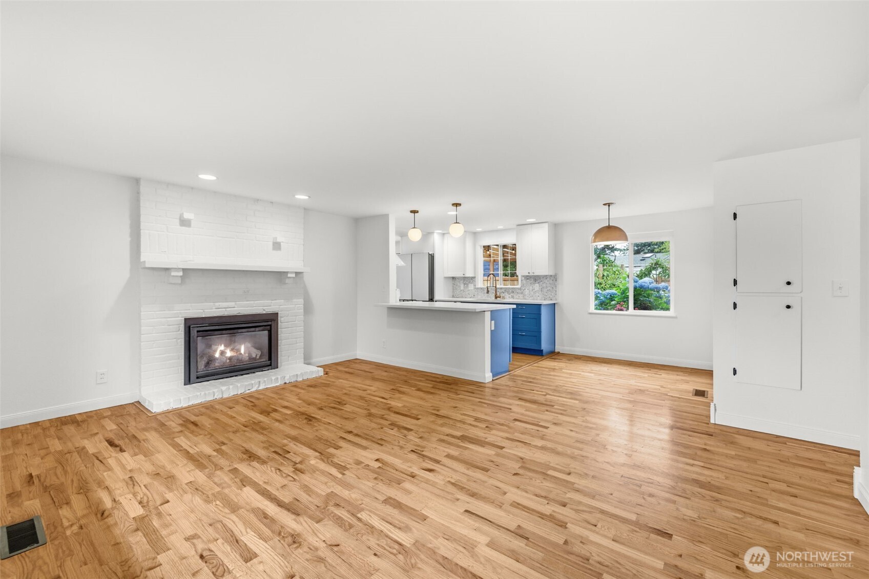 8315 198th Street Southwest Edmonds, WA 98026 - Photo 8 of 37
