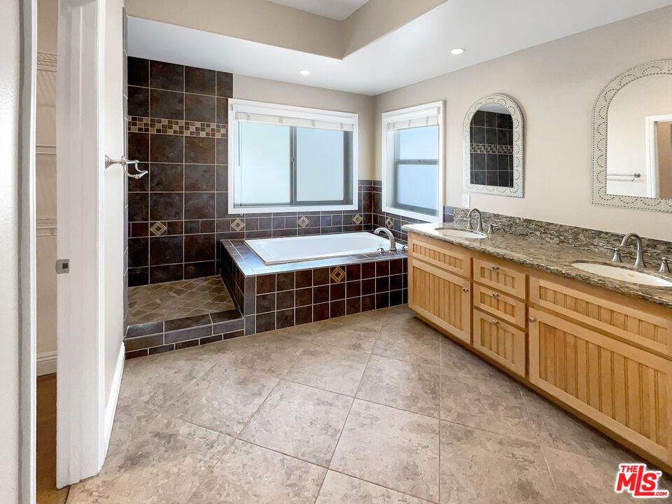 2829 Maple Avenue Fullerton, CA 92835 - Photo 7 of 47