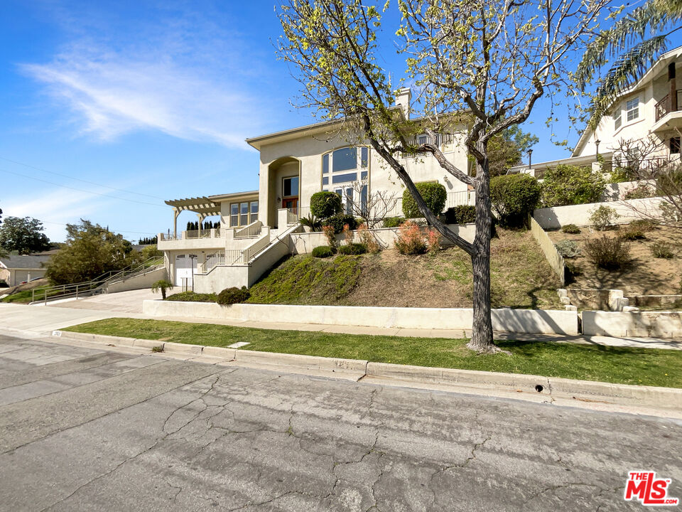 2829 Maple Avenue Fullerton, CA 92835 - Photo 10 of 47