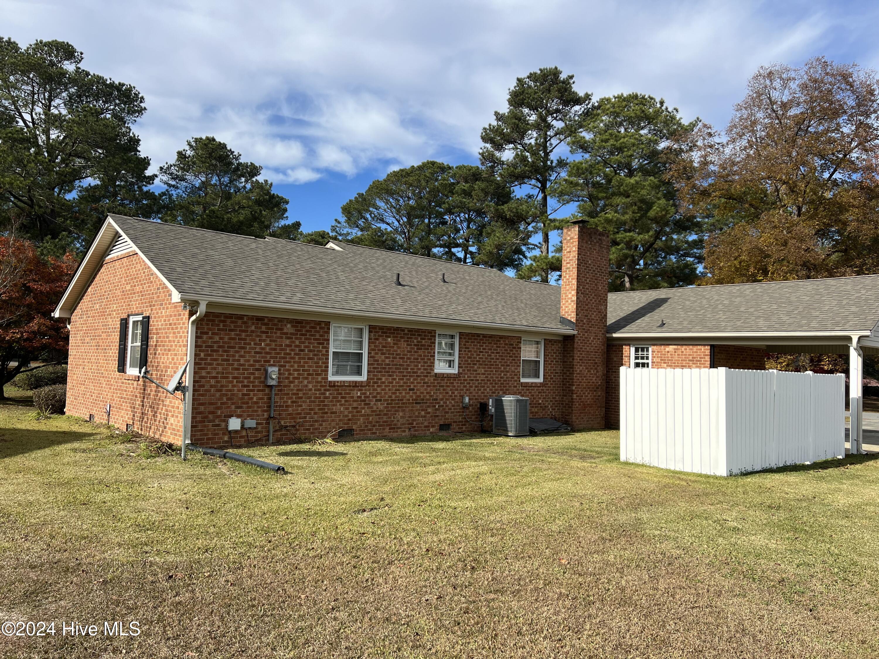 706 Walking Stick Trail Clinton, NC 28328 - Photo 6 of 23 Photo Nov 29 2024, 1 19 02 PM