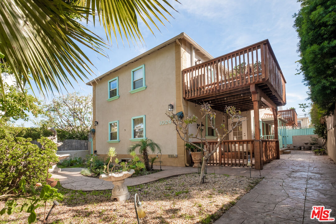 1024 Maple Street, Unit 1 Santa Monica, CA 90405 - Photo 1 of 16 a front view of a house with garden