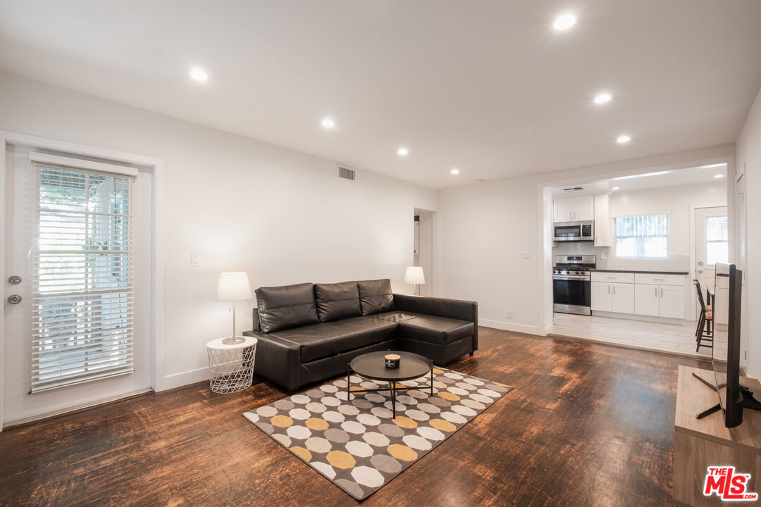 1024 Maple Street, Unit 1 Santa Monica, CA 90405 - Photo 3 of 16 a living room with furniture rug and kitchen view