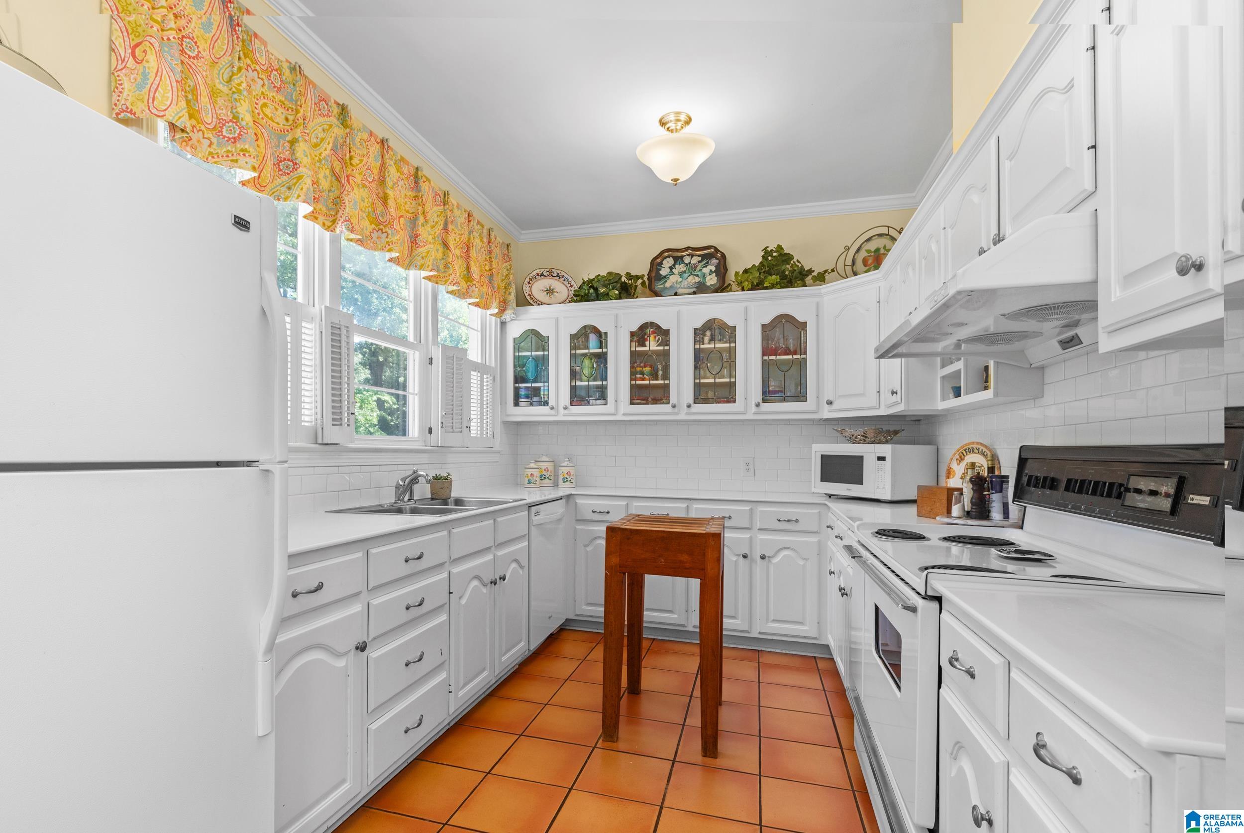 3030 Overhill Road Mountain Brook, AL 35223 - Photo 14 of 56