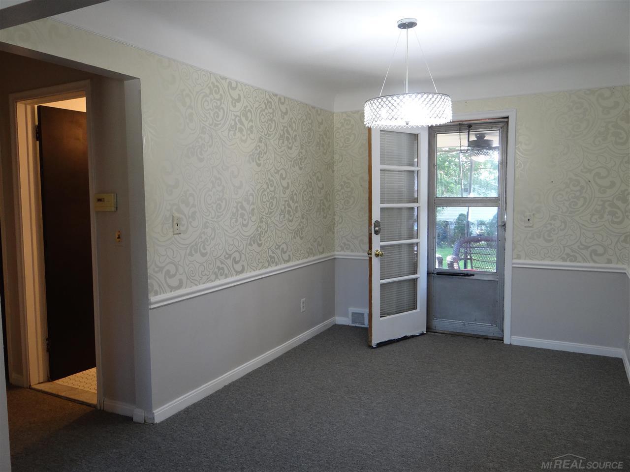 2037 Vernier Road Grosse Pointe, MI 48236 - Photo 8 of 38 50053995-7.JPG