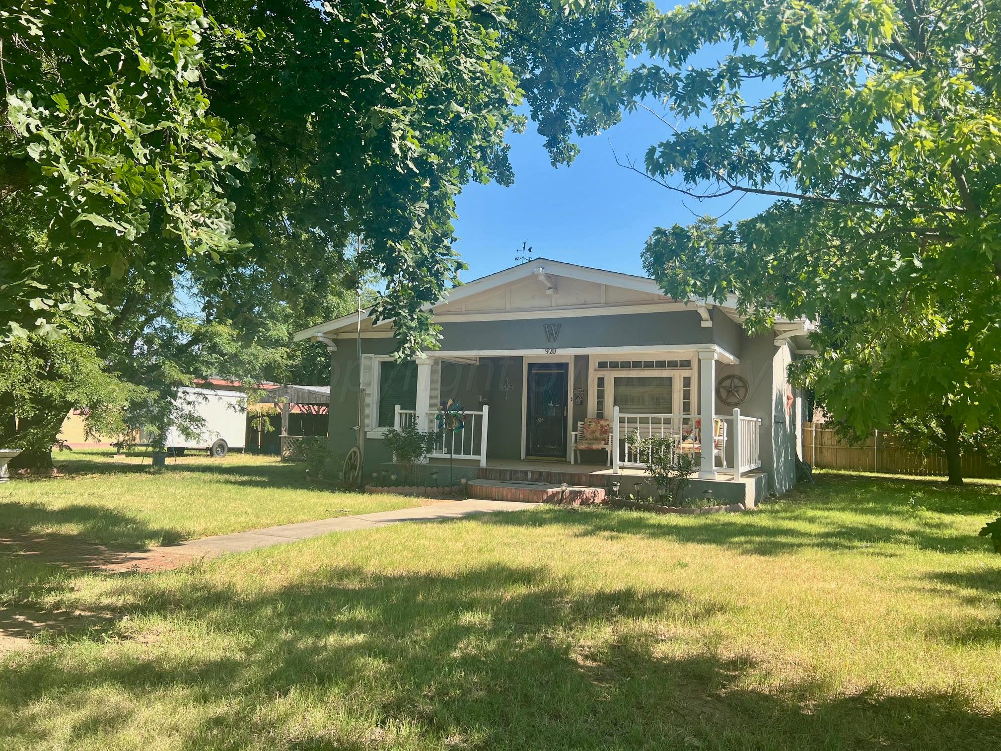 920 Montgomery Street Memphis, TX 79245 - Photo 2 of 30 a front view of a house with a yard