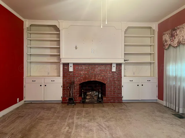a view of empty room with a fireplace