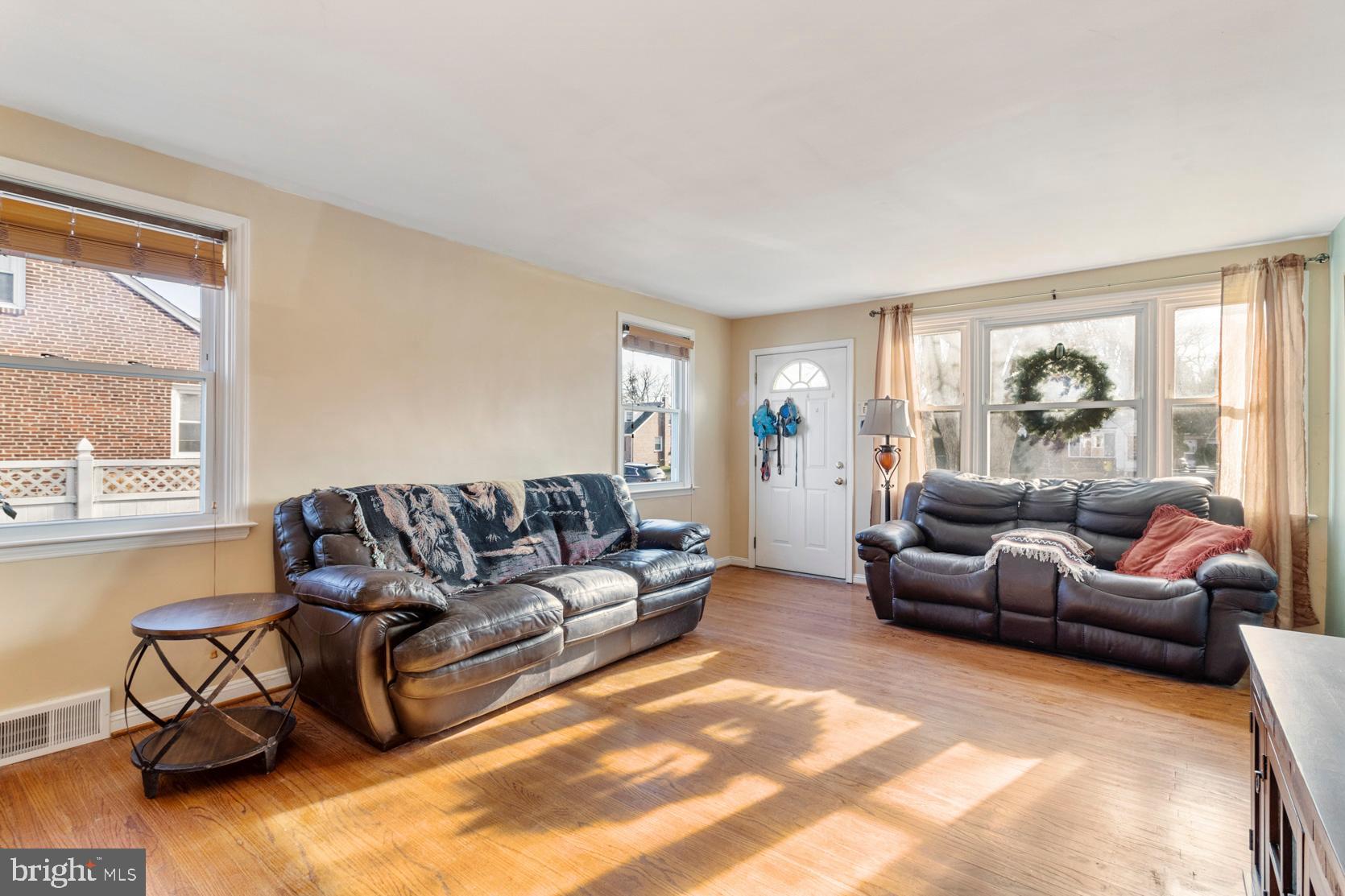 447 Valley View Road Springfield, PA 19064 - Photo 3 of 37