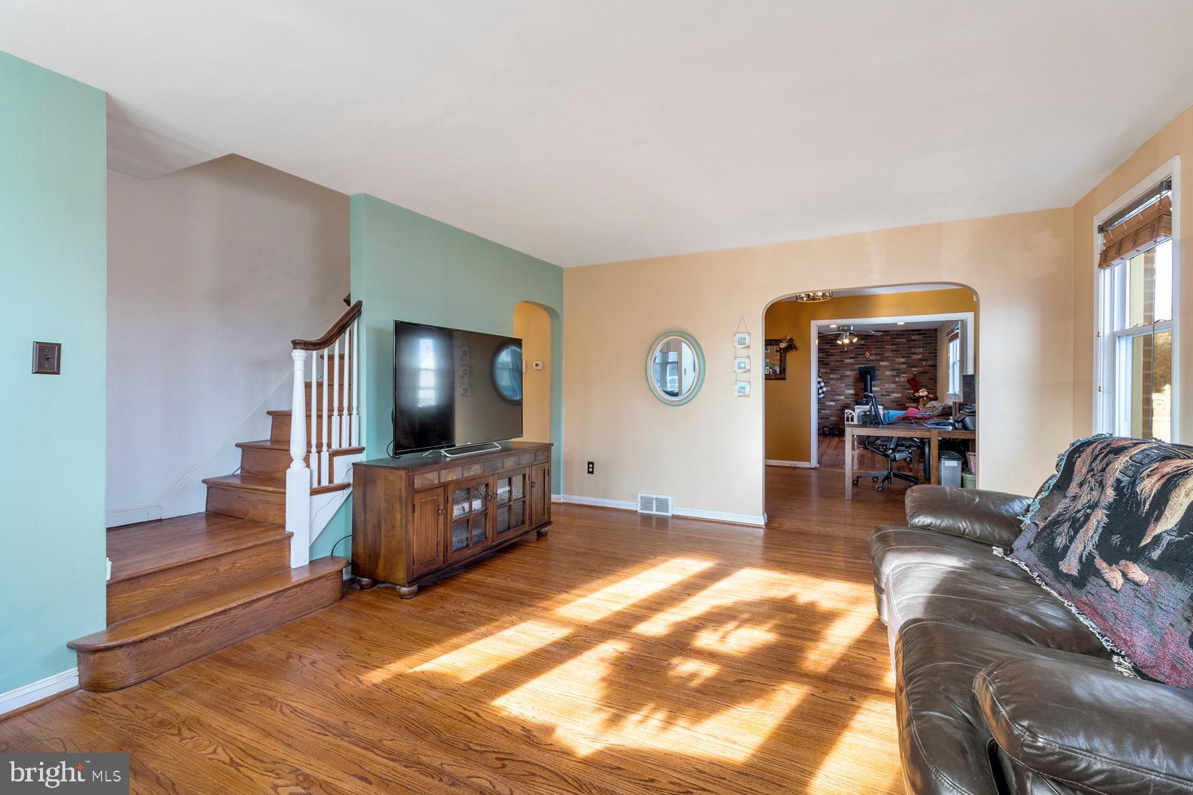 447 Valley View Road Springfield, PA 19064 - Photo 4 of 37