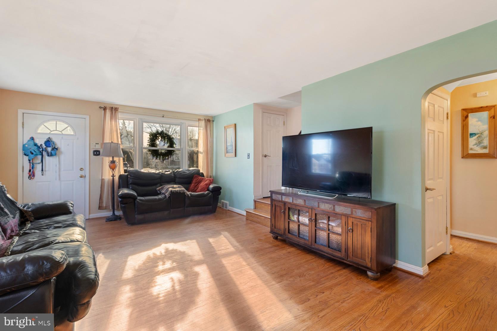 447 Valley View Road Springfield, PA 19064 - Photo 5 of 37