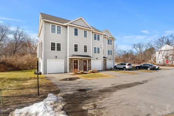 $549,900 | 2 Heron Way, Unit B, Salisbury, MA 01952