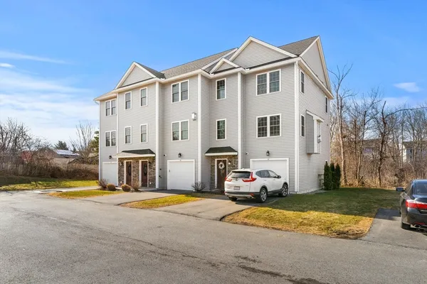 $549,900 | 2 Heron Way, Unit B, Salisbury, MA 01952