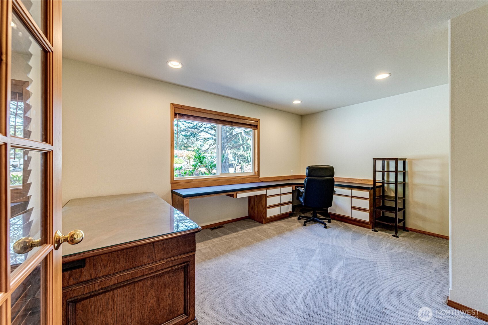 109 Vancouver Place Sequim, WA 98382 - Photo 21 of 40 a room with furniture and a window