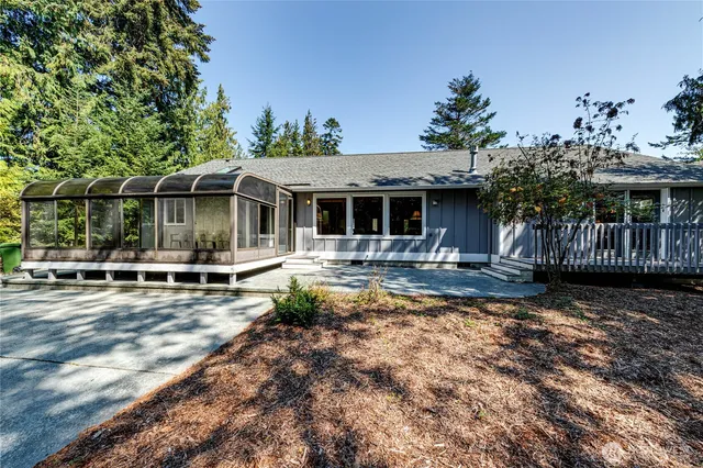 a view of a house with backyard and sitting area