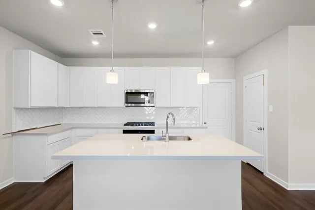 $320,990 | 1907 Stargazer Lane, Angleton, TX 77515