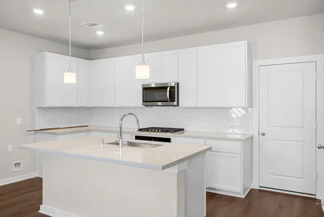 $320,990 | 1907 Stargazer Lane, Angleton, TX 77515