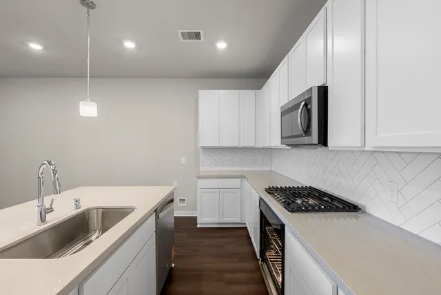 $320,990 | 1907 Stargazer Lane, Angleton, TX 77515