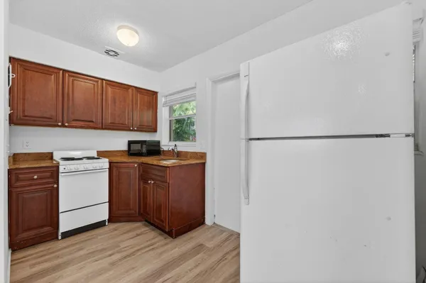 $1,700 | 2503 North Ocean Boulevard, Unit 6, Pompano Beach, FL 33062