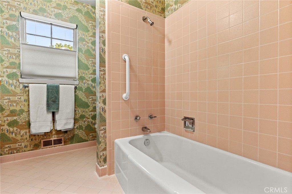 1192 Manchester Road Chico, CA 95926 - Photo 20 of 35 Guest bathroom.